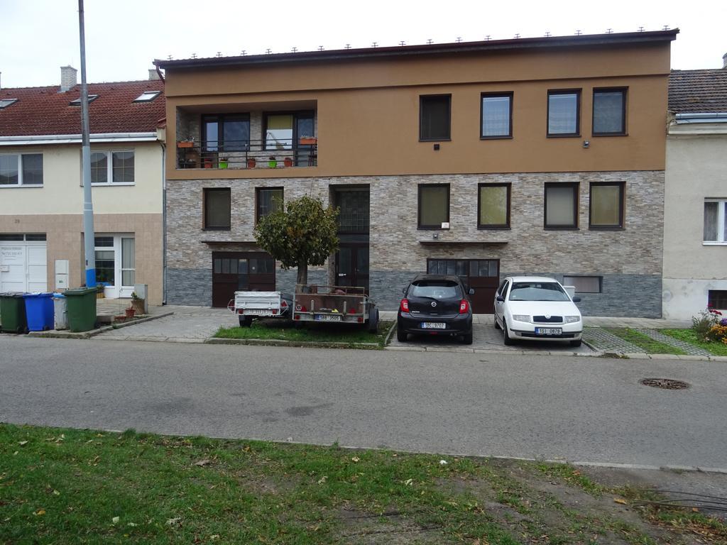 Milanna Apartamento Břeclav Exterior foto